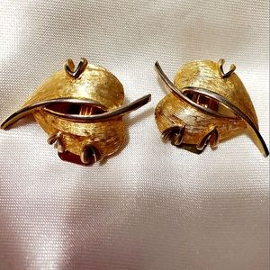 Vintage Earrings Leaves Brushed Gold, Vintage Custom Jewelry, Clip On